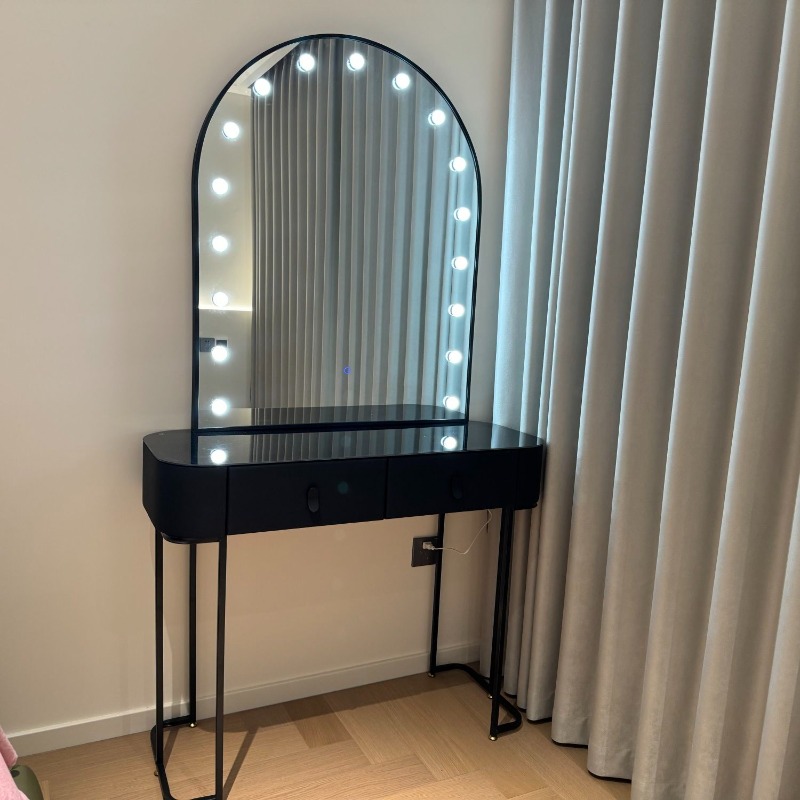Beauty Makeup Bridal - toaletka, specjalne lusterko do makijażu dla