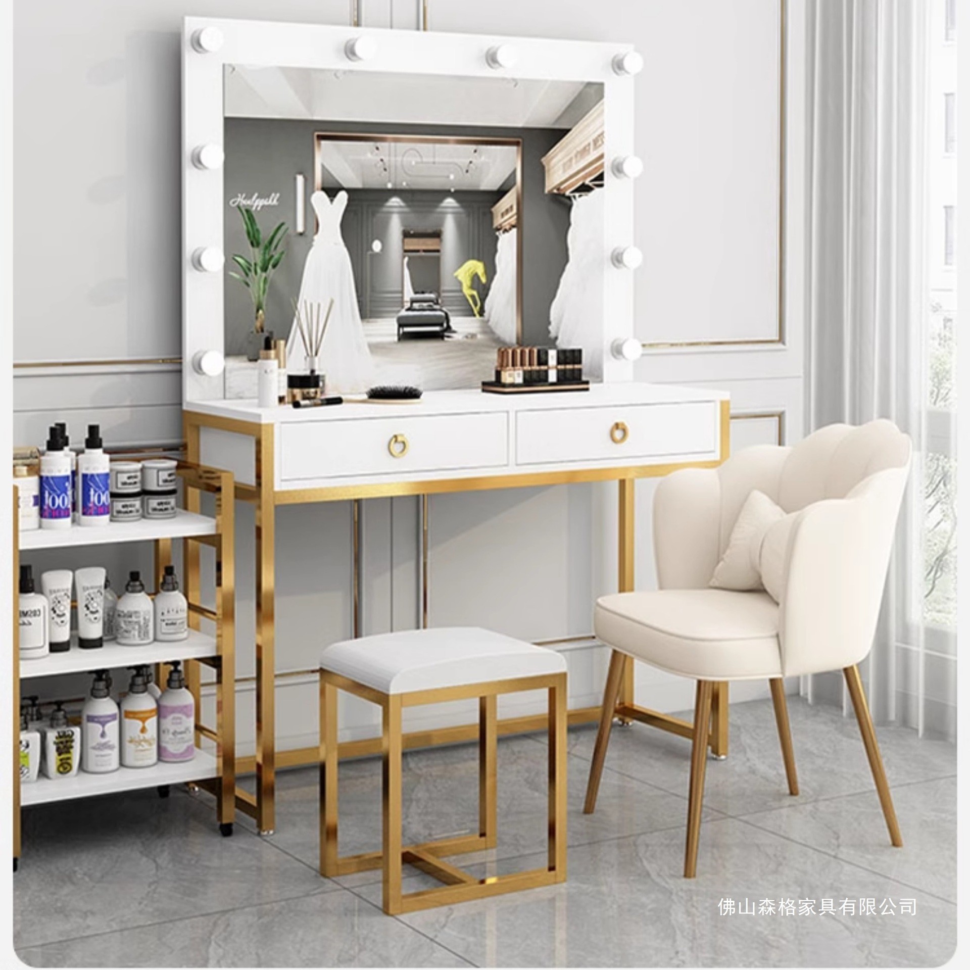Toaletka studyjna z lustrem i  – Beauty Makeup Bridal recenzja i cena