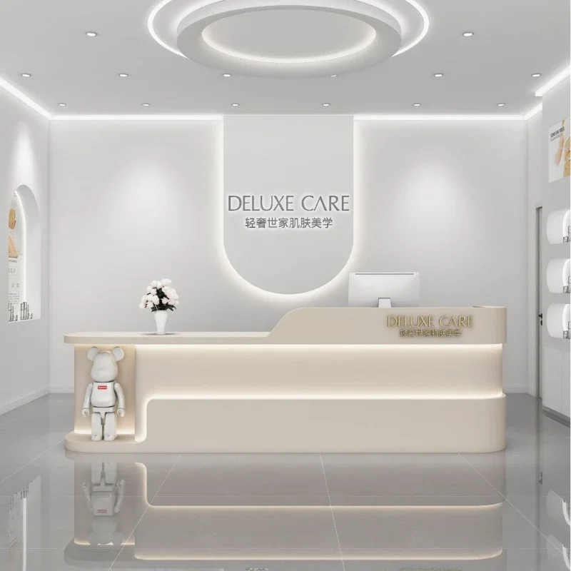 # Nowoczesne biurko do makijaż – Beauty Makeup Institute recenzja i cena